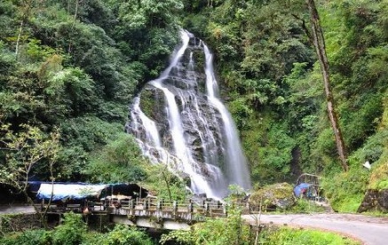 bakthang waterfalls gangtok